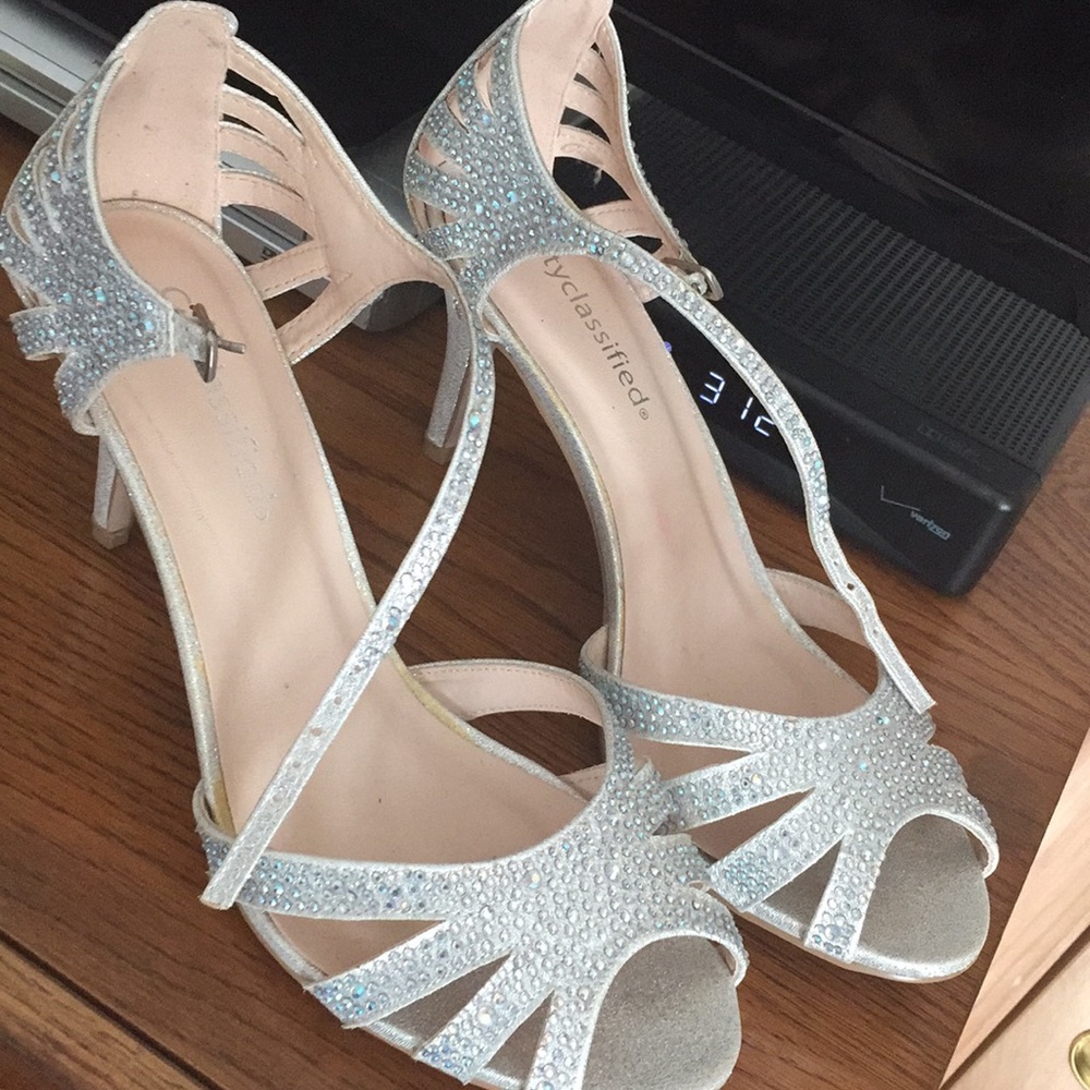 NWOT Rhinestone heels
